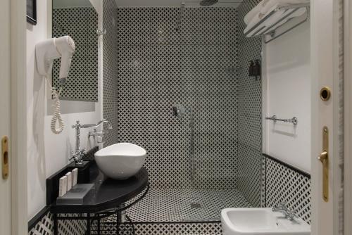 Superior Double Room image 6