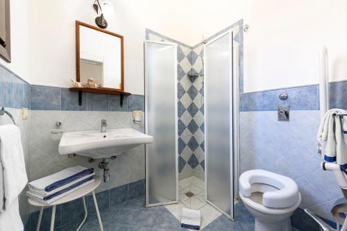 Standard Triple Room image 4