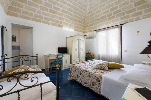 Triple Room with Garden View image 10