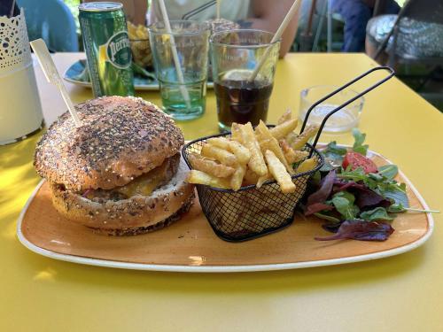 Studio cabine a St-Raphael avec terrasse et parking, a 100m de la plage - FR-1-226A-23 near Camino