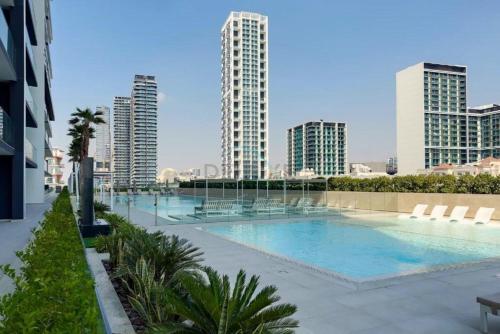 Newly Furnished Apartment near Circle Mall with Marina Views, Binghatti Onyx, JVC by Deluxe Holiday Homes, Dubái (foto 4)