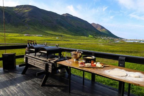 Hóll Adventure House - Ævintýrahúsið Hóll á Siglufirði (Holl Adventure House - Ævintyrahusið Holl a Siglufirði) in Siglufjordur