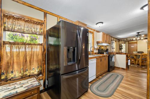 кухня, Peaceful Boise Retreat 3BR with Cozy Deck in Shafer Butte