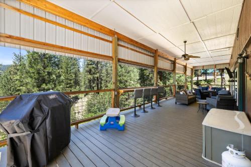 Балкон/тераса, Peaceful Boise Retreat 3BR with Cozy Deck in Shafer Butte