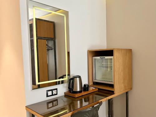 Double Room with Balcony image 10