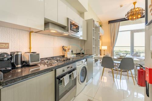 Studio Near Dubai Butterfly Garden, 18 Mins Drive From Mall of Emirates, Miraclz Tower, Arjan By Deluxe Holiday Homes, Dubái (foto 7)