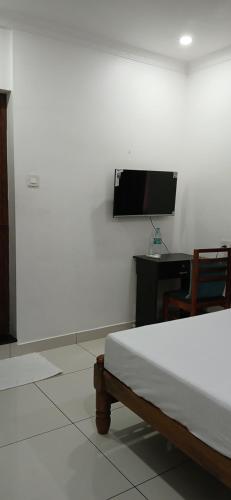 Standard Double Room image 10