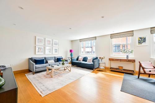 Classic Mews Home in Marylebone