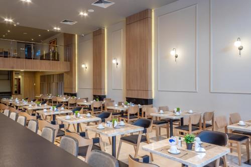 餐廳, 東方市豪生飯店 (Howard Johnson Ciudad Del Este) in 埃斯特城