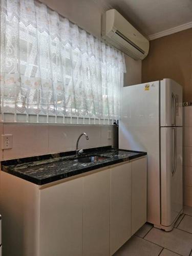 Konyha, Casa Jardim Corumbê (Casa Jardim Corumbe) in Praia Grande