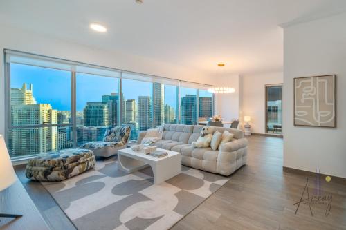 Top-Floor Luxury 2BR with Stunning Marina View, Dubai