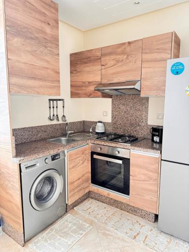 Bright Apt with Balcony, WiFi, Parking and Pool Resort in 布兹尼卡