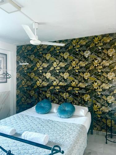 Double or Twin Room with Shared Bathroom image 6