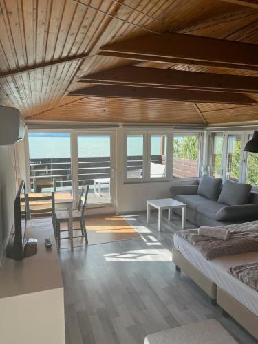 Beach Resident in บาลาตันเลลเล