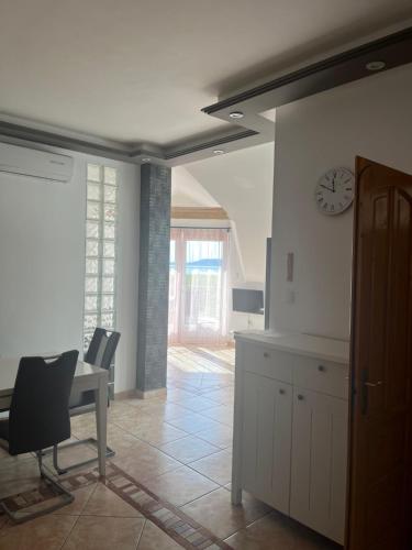 Beach Resident in บาลาตันเลลเล