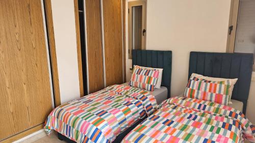 Bright 2BR Apartment in Maarif - Sunny Terrace, Fast WiFi & Private Parking, Касабланка (фото 7)
