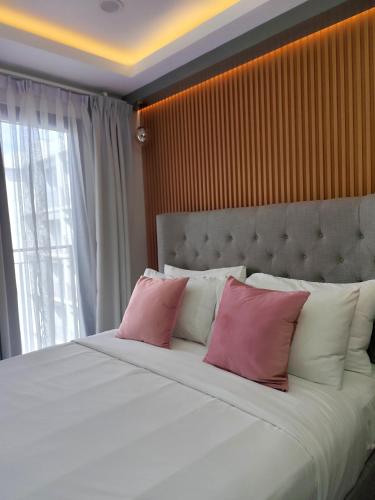 Georgia Luxe Suite at Shore 2 MOA, Manila