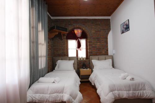Twin Room with Balcony image 10