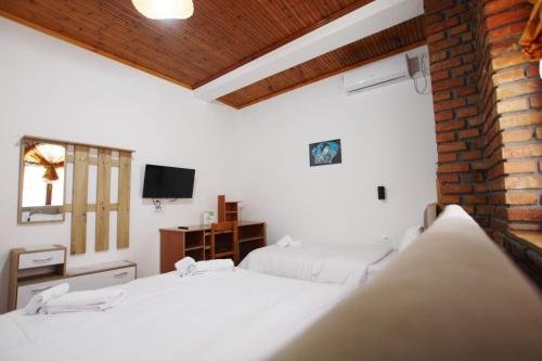 Standard Triple Room image 10