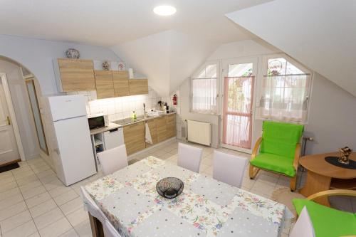 ห้องครัว, Dio Apartmanok in บาลาตองโบกลาร์