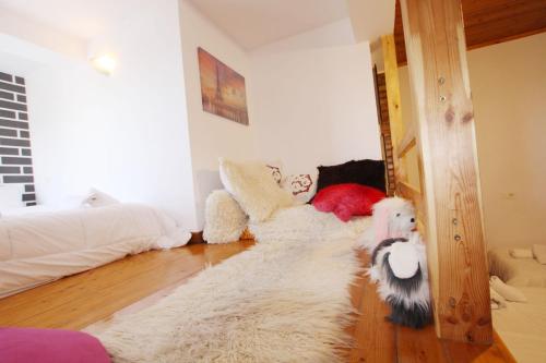 Deluxe Quadruple Room image 10