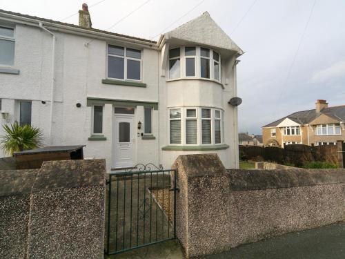 Near Holyhead Port & Newry Beach - 2 Pen Y Bryn Road, Holyhead gîte à louer Langdon Ridge