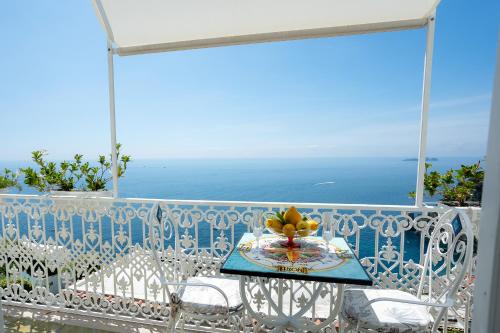Superior Double Room with Balcony and Sea View image 6