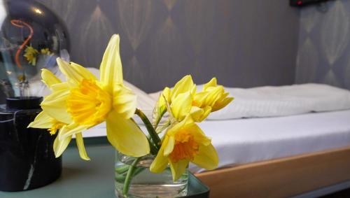 Single Room image 6