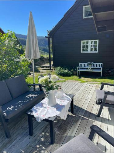 Viesnīcas āriene, Historic Farm With Sea View Over Bjørnefjorden in Saevareid