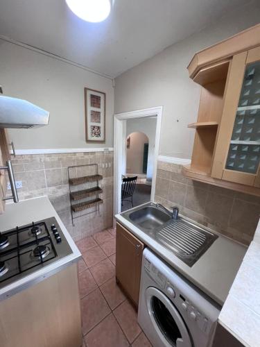 Cosy Elmhurst Studio Retreat - image 4
