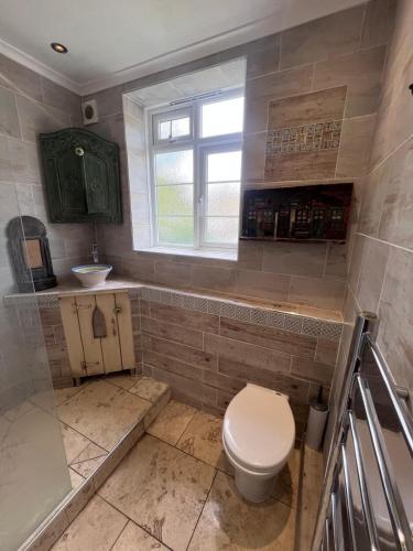 Cosy Elmhurst Studio Retreat - image 8