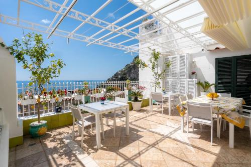 Classic Double Room with Shared Terrace image 7