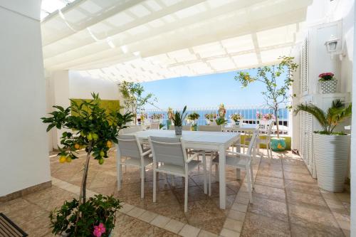 Classic Double Room with Shared Terrace image 6