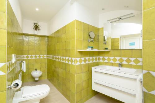 Classic Double Room with Shared Terrace image 3