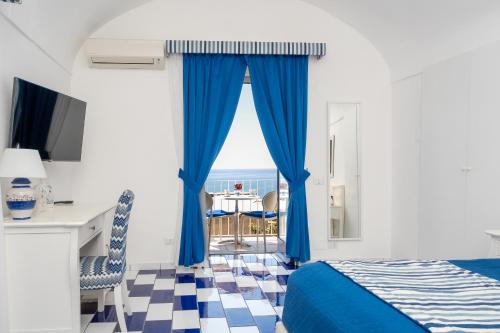Economy Double Room with Private External Bathroom image 2