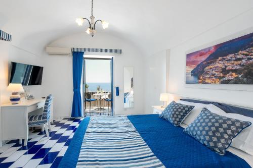 Economy Double Room with Private External Bathroom image 4