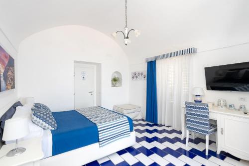 Economy Double Room with Private External Bathroom image 8