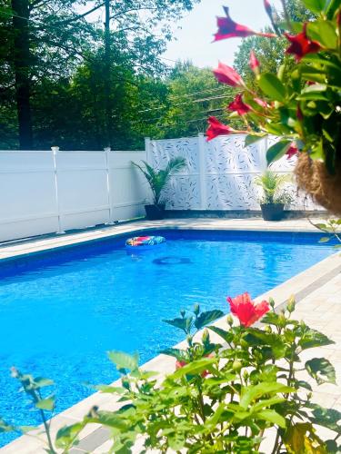 Amazing Poconos House . Sauna/Hot Tub/Private Pool thumb 3