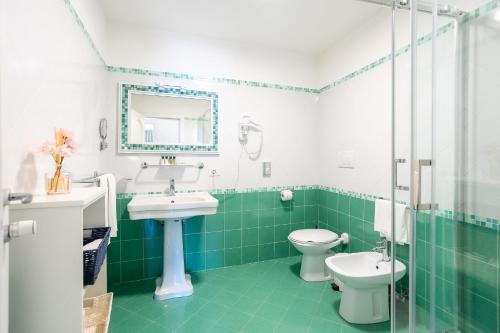 Economy Double Room with Private External Bathroom image 10