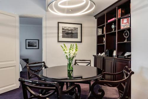 Sofitel Buenos Aires Recoleta near La Recoleta Temető