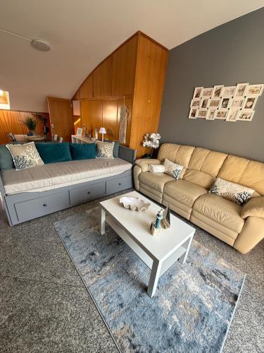 Modern Beach Flat with Pool & Sea View, Esmoriz