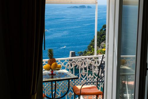 Deluxe Double Room with Balcony and Sea View image 6