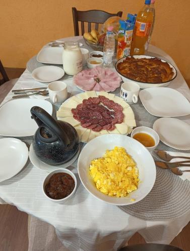 Ēdiens un dzērieni, Конна база Ескус Хорсес in Opanets