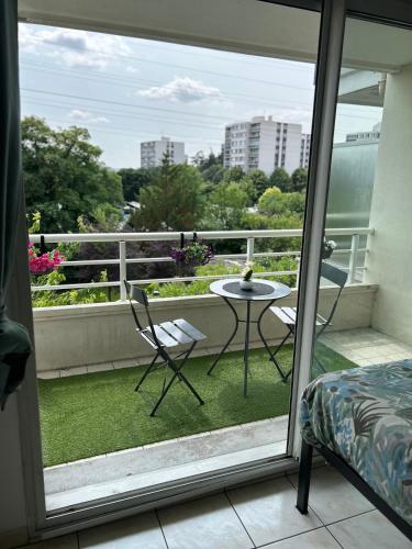 Studio lumineux sans vis a vis avec balcon privé - Location saisonnière - Chelles