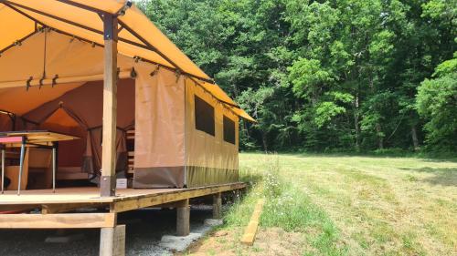 Tente lodge la perche in Le Lonzac