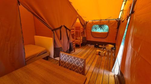 Tente lodge la perche in Le Lonzac