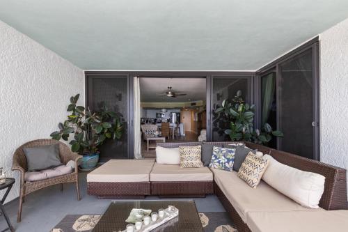 Stunning 2/2 Designer Condo w Coastal Appeal Right on the Gulf!
