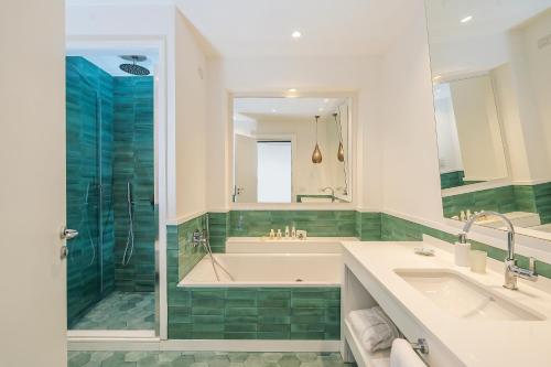 room detail thumbnail 2