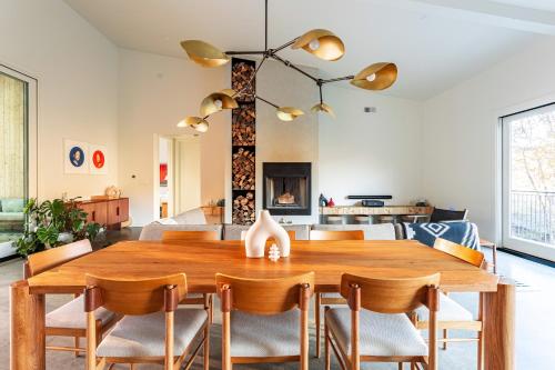 Secluded Modern Retreat in The Woods with Swimming Hole in Catskill, USA