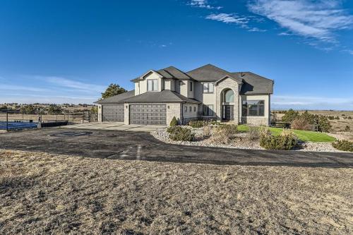 Mountain Top Mansion with Bar, B ball Court, Hot Tub in Blackstone